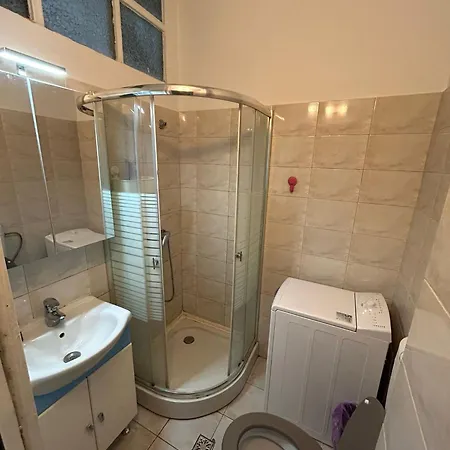 Deluxe City Center Apartment-3